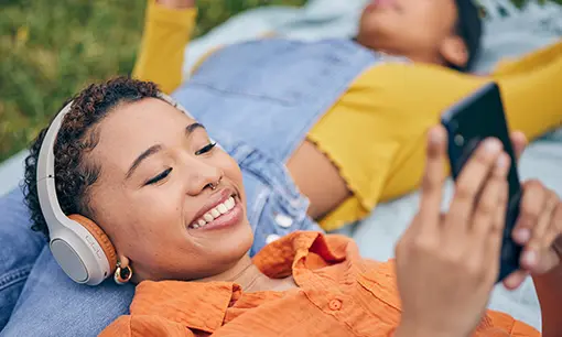 Imagen articulo: 10 audiolibros para enamorarse: Explora las historias más emocionantes de novela romántica