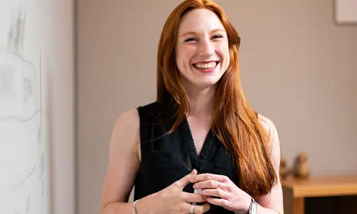 Imagen articulo: 12 libros para ser feliz en el trabajo