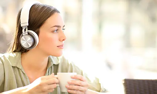 Imagen articulo: Los mejores audiolibros narrados por sus propios autores