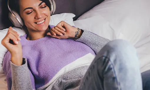 Imagen articulo: 6 audiolibros eróticos para subir la temperatura