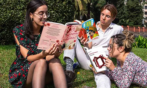 Imagen articulo: 8 lecturas al aire libre para disfrutar en la Feria del Libro