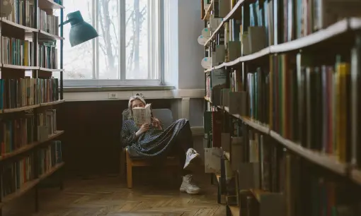 Imagen articulo: La serie de 'Cien años de soledad' llega y estos libros son el complemento perfecto