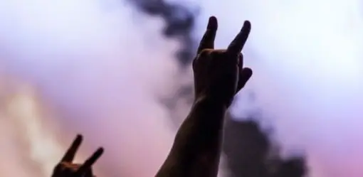 Imagen articulo: Día Mundial del Rock: Libros para sentir el ritmo en las venas