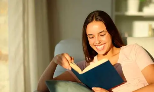 Imagen articulo: 12 libros de humor inteligente que te harán partirte de risa