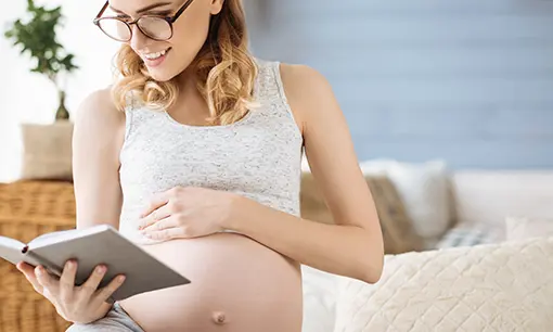 Imagen articulo: Guía esencial para madres primerizas: Libros que te acompañarán en esta nueva etapa