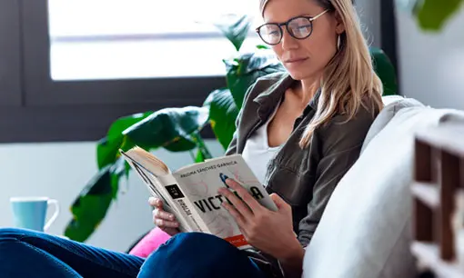 Imagen articulo: Entre el coraje y la supervivencia: Así es 'Victoria', la novela ganadora del Premio Planeta 2024