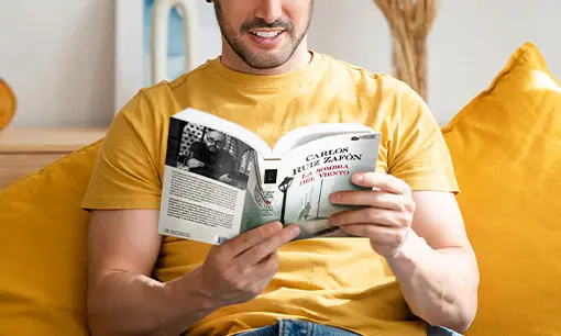 Imagen articulo: Celebramos el aniversario del nacimiento de Carlos Ruiz Zafón