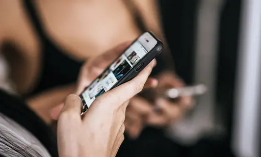 Imagen articulo: ¿Cómo sustituir el scroll infinito en redes por libros (en adultos y jóvenes)?