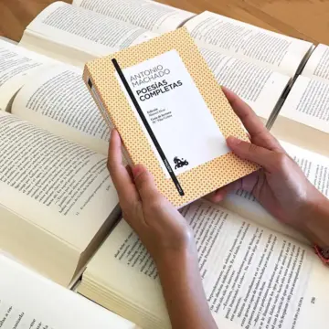 Imagen extra Poesías completas 0