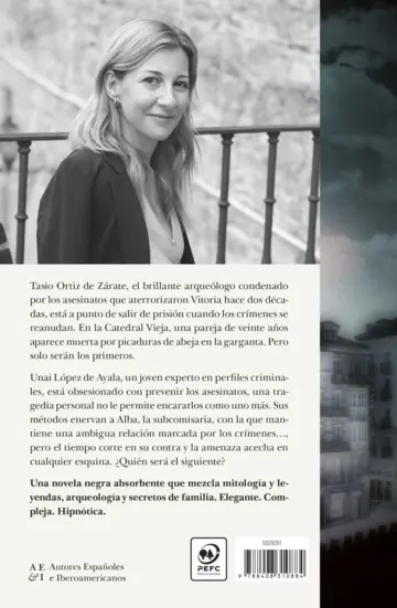 Contraportada El Silencio de la Ciudad Blanca (edición especial con cantos decorados)