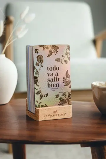 Imagen extra Calendario mesa de tarjetas 2027 - La Vecina Rubia 4