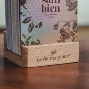 Portada Calendario mesa de tarjetas 2027 - La Vecina Rubia 0