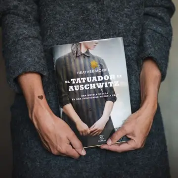 Imagen extra El tatuador de Auschwitz 0